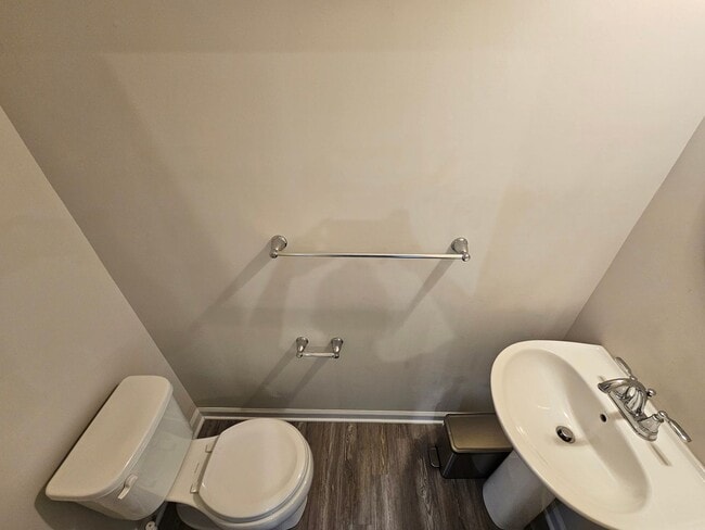 Building Photo - 3 Bedroom, 2.5 Bathroom Townhome, Available NOW