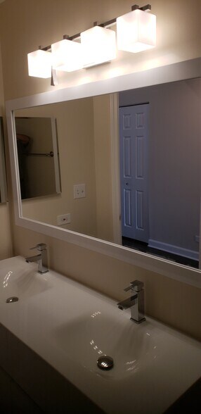 Building Photo - 9030 W Heathwood Cir