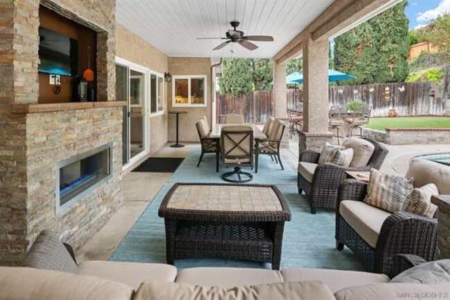 Building Photo - Stunning single-story Vista Del Cerro home with a private backyard oasis designed for effortless ...