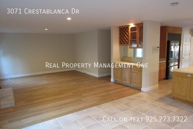 Building Photo - 3071 Crestablanca Dr