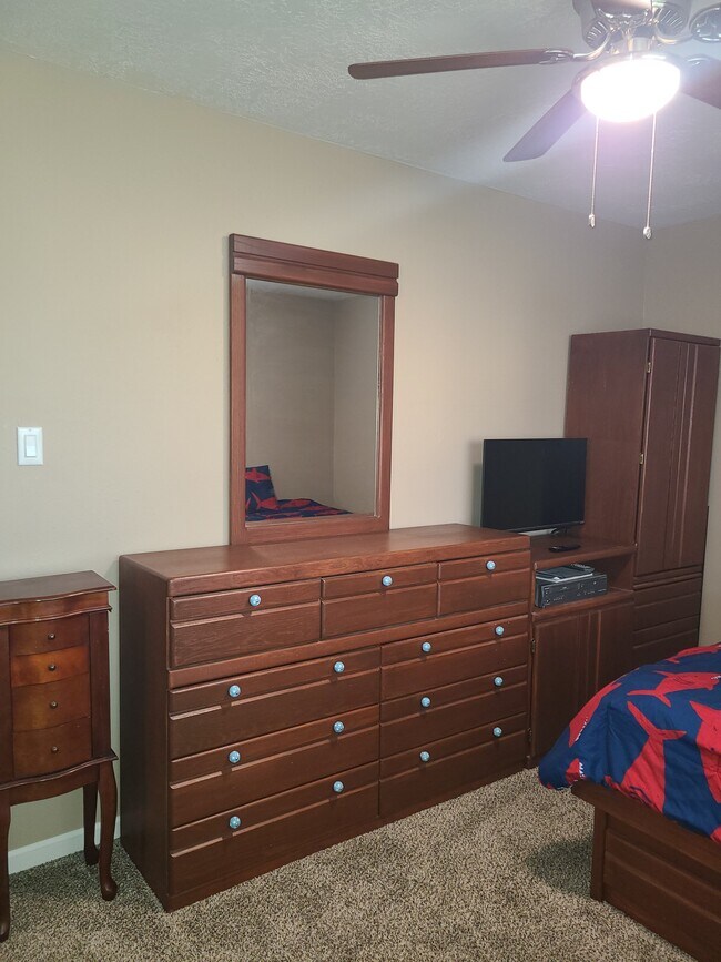 Building Photo - 8704 Rough Rider Rd NE