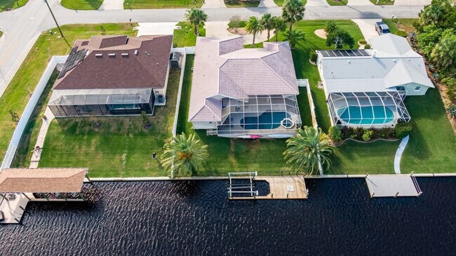 Building Photo - 6 Clinton Ct N