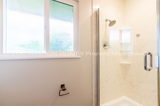 Building Photo - Charming Ranch-Style 3BD/2BA Home!  A/C!  ...