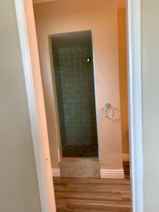 Building Photo - Super Cute 3 Bedroom Home For Rent in Oildale - $1695 Rent Available mid June