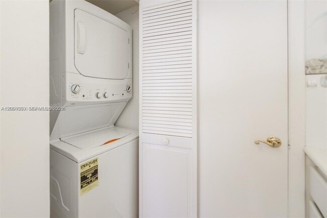 Building Photo - 4900 N Ocean Blvd