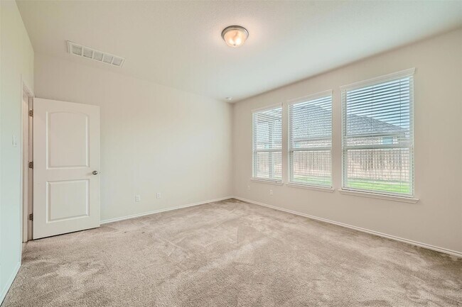 Building Photo - 303 Duroc Dr