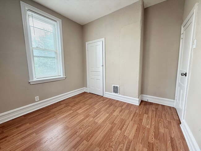 Building Photo - Spacious 4-Bedroom Home in West Philadelphia