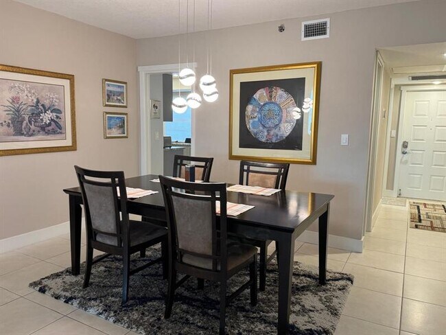 Building Photo - 3510 Oaks Way