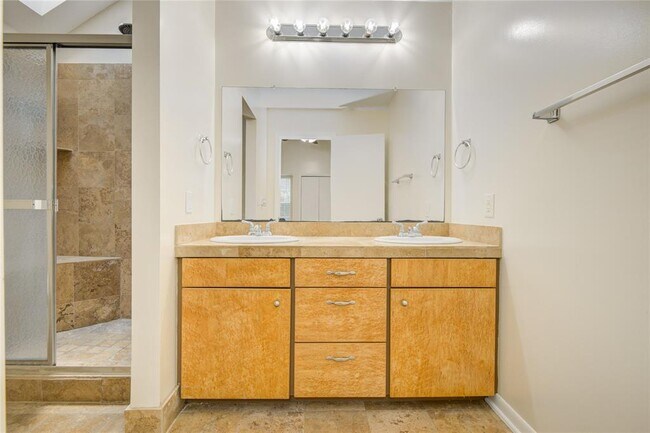 Building Photo - 5006 Westfield Village Dr