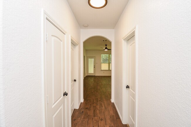 Building Photo - 18 Cheswood Manor Drive