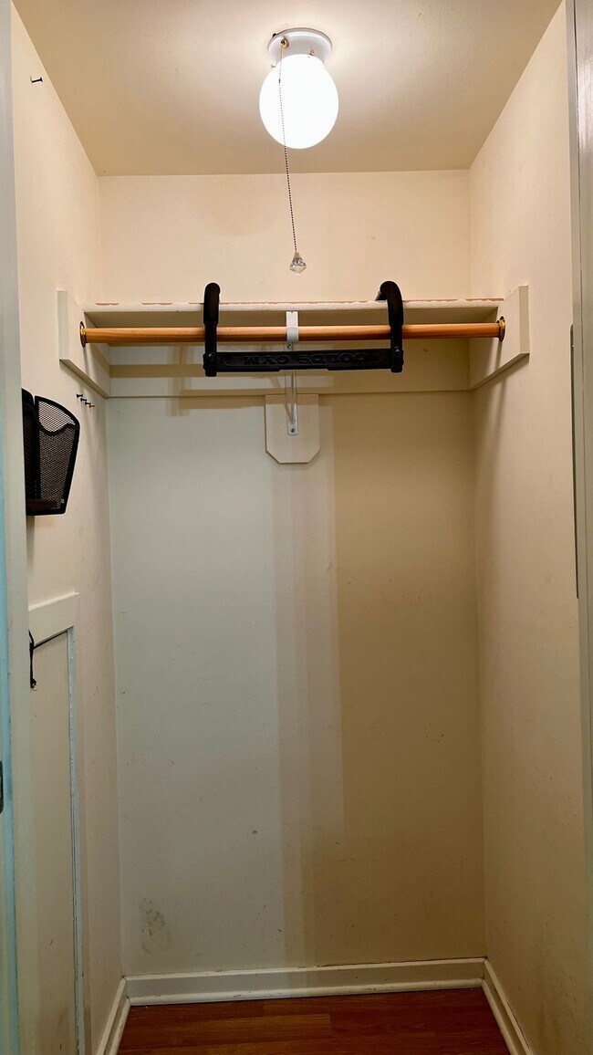 Building Photo - 1222 Brown St