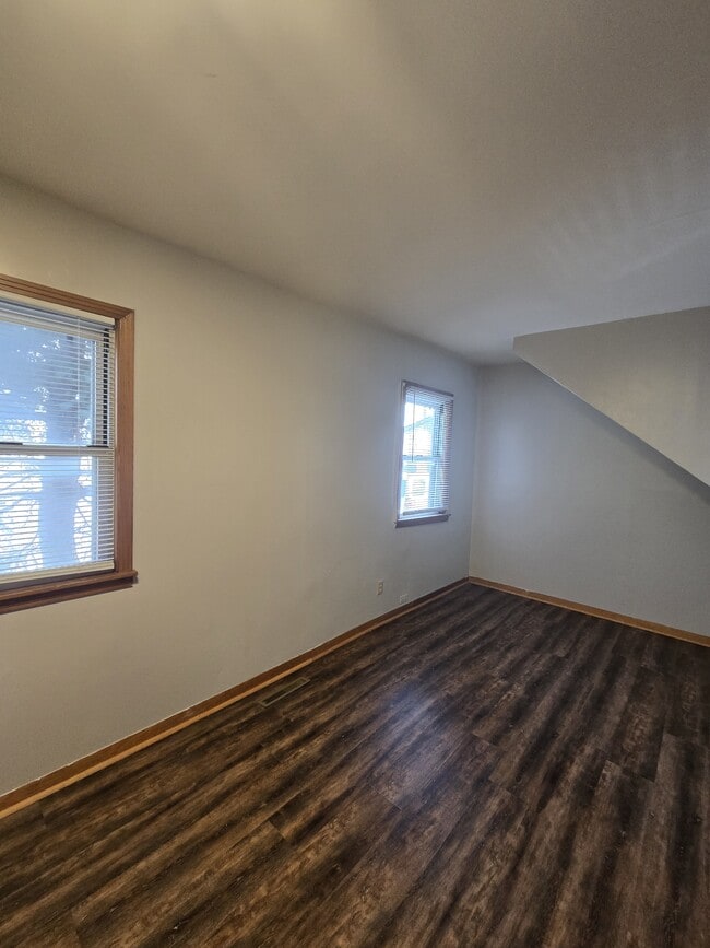 Building Photo - 526 N Martinson Ave