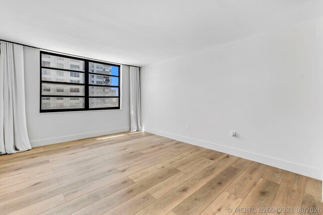 Building Photo - 2780 NE 183rd St