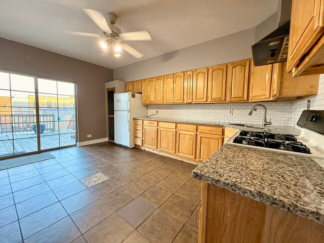 Building Photo - 2608 W Fullerton Ave