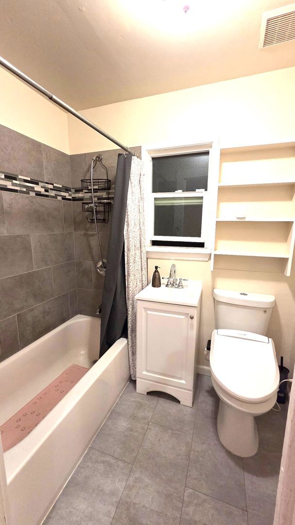 Building Photo - 1522