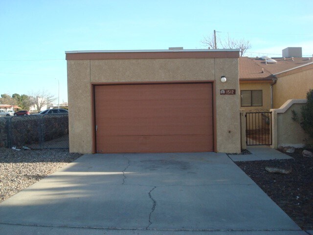 Building Photo - Cute Townhouse in Excellent Location