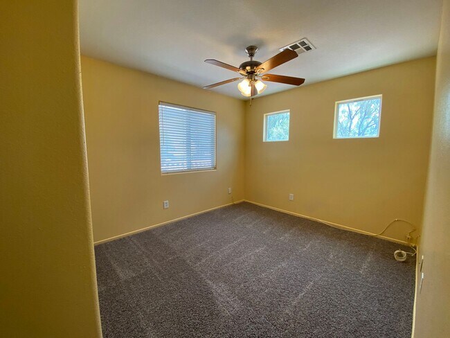 Building Photo - Large four-bedroom house with a loft