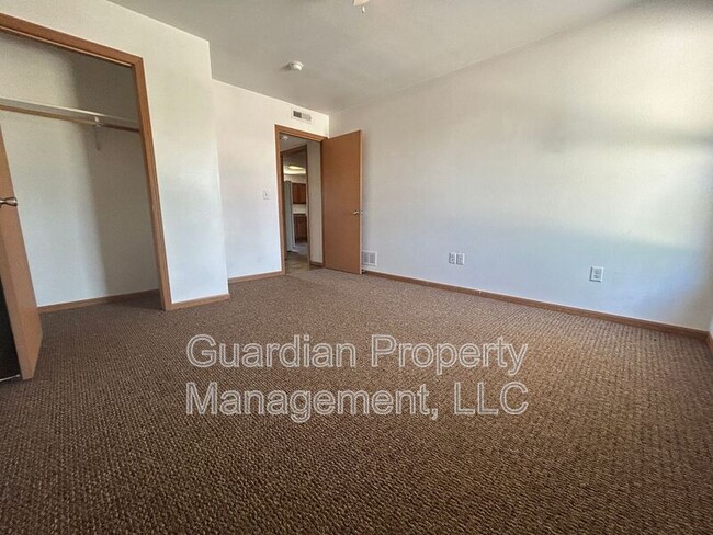 Building Photo - 330 E 4th St