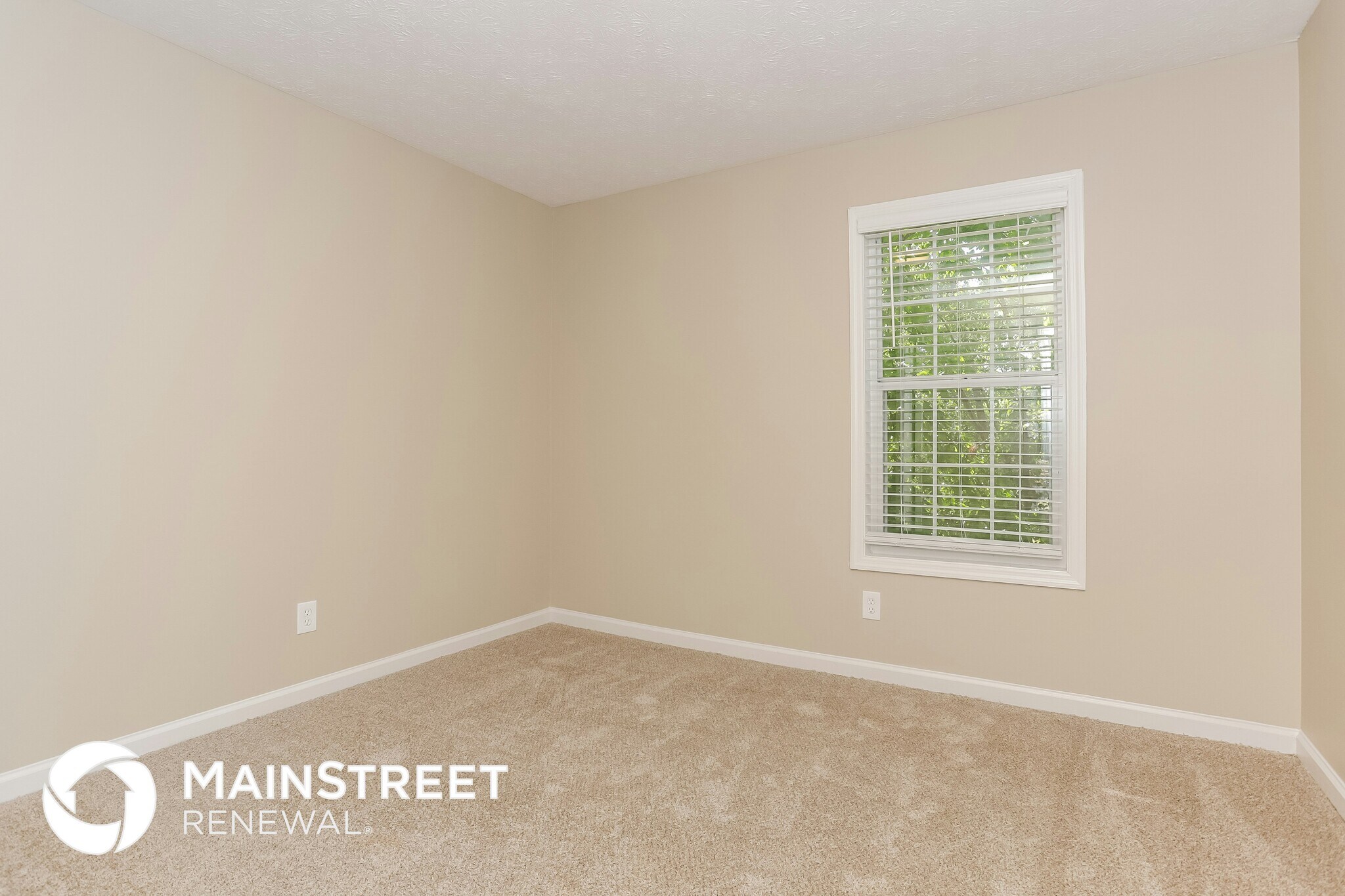 Building Photo - 546 Lone Oak Dr