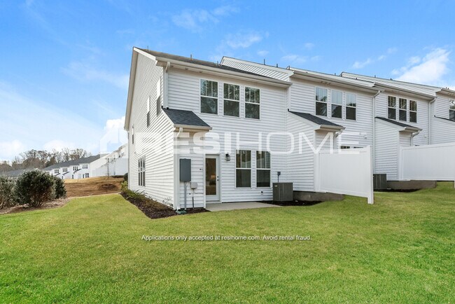 Building Photo - 156 Brooklet Trl