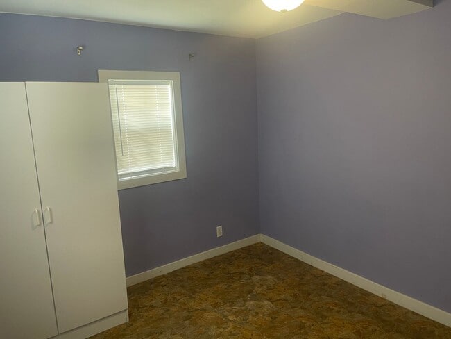 Building Photo - 908 Maple St