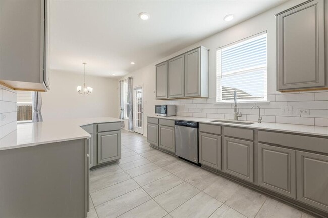 Building Photo - 365 Rocroi Dr