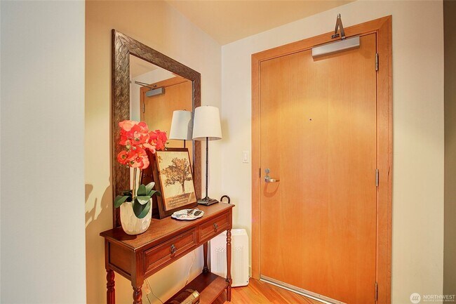 Building Photo - 2Bd/2Ba Bellevue Condo