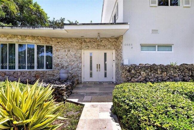 Building Photo - 12555 SW 69th Ct