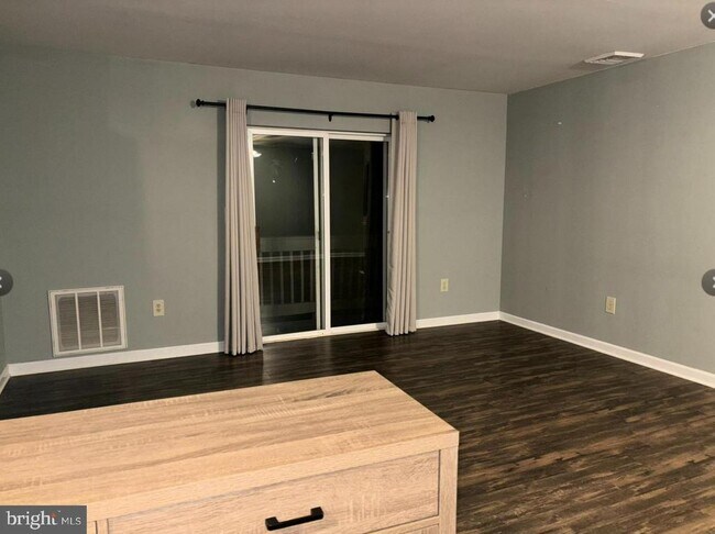 Building Photo - 706 Horseshoe Dr