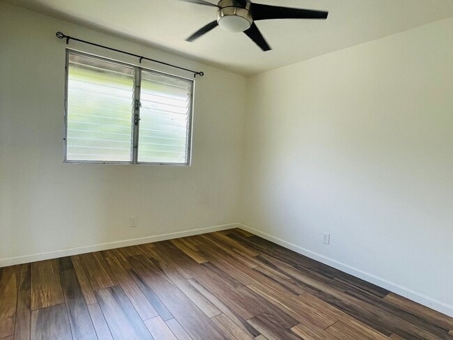 Building Photo - Partly Furnished 2-bedroom,1.5-bath Townho...