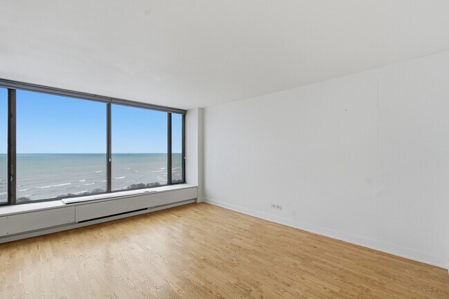 Building Photo - 5455 N Sheridan Rd