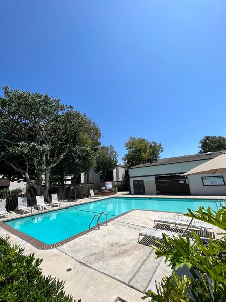 Building Photo - 1375 Caminito Gabaldon