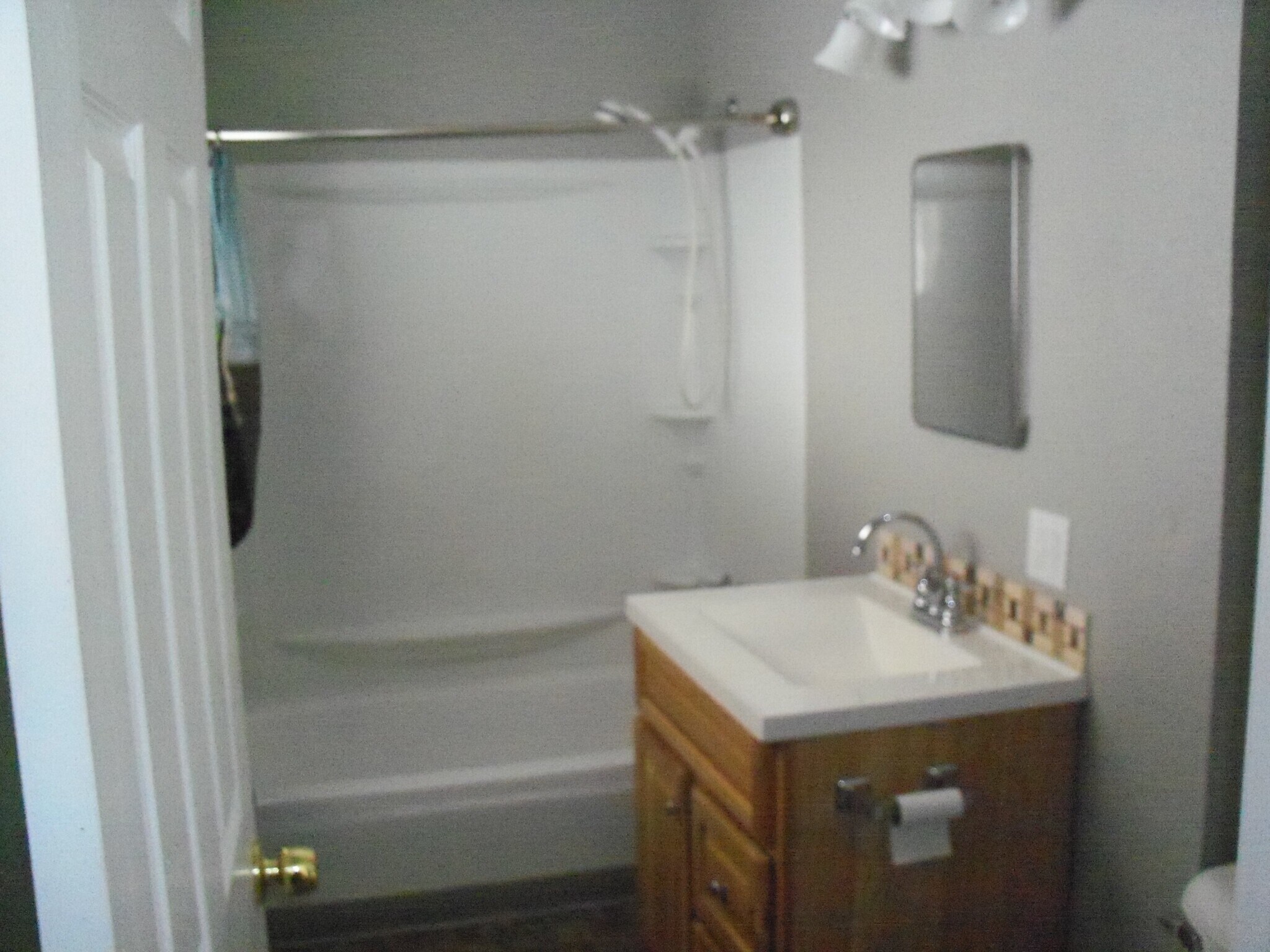 bath - 615 E Krall St