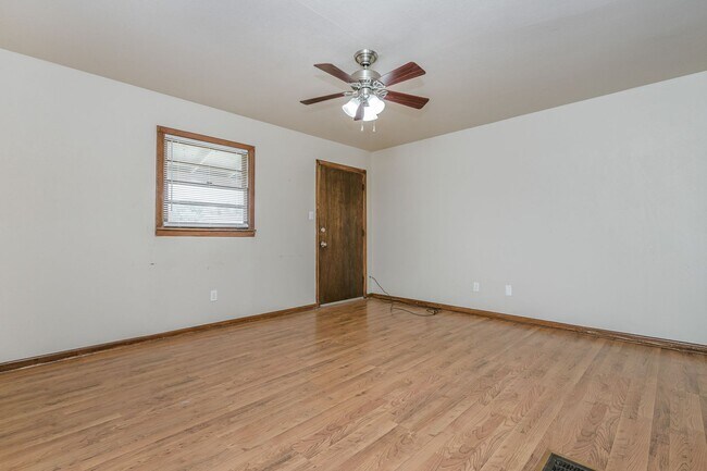 Building Photo - 609 16th St