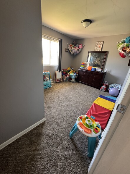 Bedroom - 2915 Parsons Ave