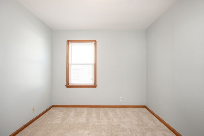 Building Photo - Charming 3 bedroom/2 bath House, Parma!