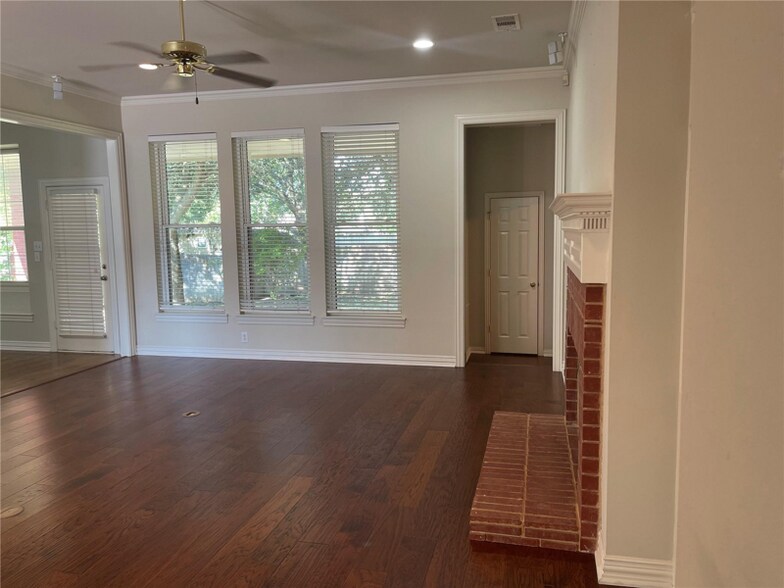 Building Photo - 716 Ticonderoga Dr