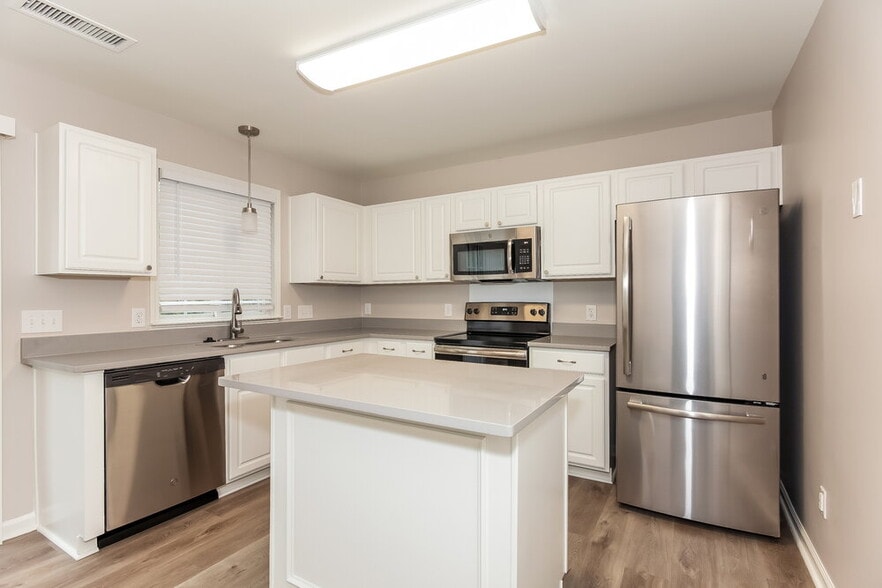 Building Photo - 7350 Balancing Rock Ct