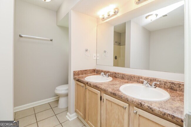 Building Photo - 3810 Greenbrook Dr