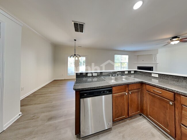 Building Photo - 6102 Lighted Way Ln