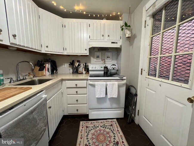 Building Photo - 1830 California St NW