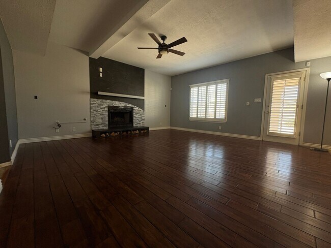 Building Photo - EASTSIDE HOME FOR RENT IN "THE TIERRAS"