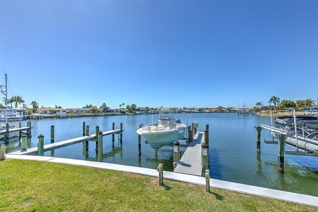 Building Photo - 1008 Apollo Beach Blvd