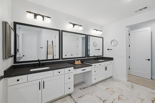 Building Photo - 12424 Blue Granite Dr