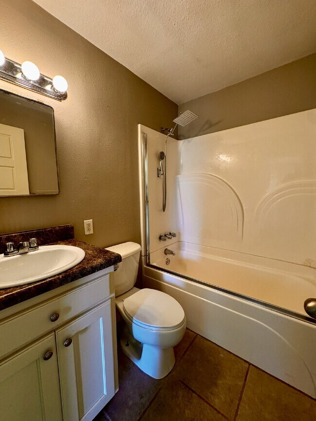 Building Photo - 803 E Greenfield St