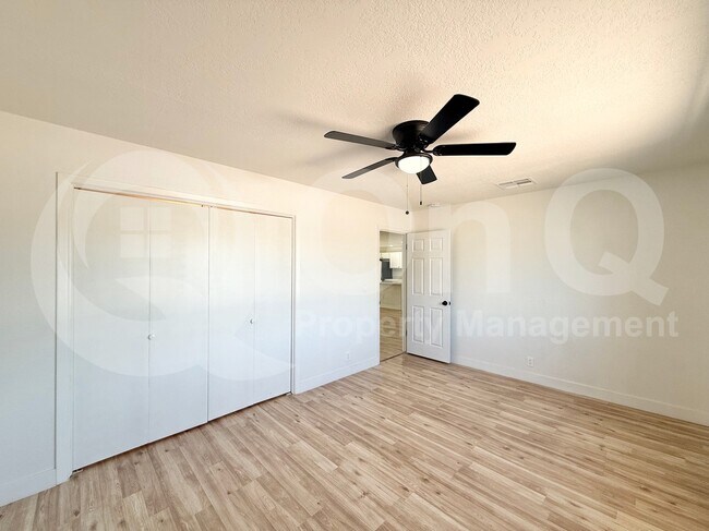 Building Photo - 7107 E Flossmoor Ave