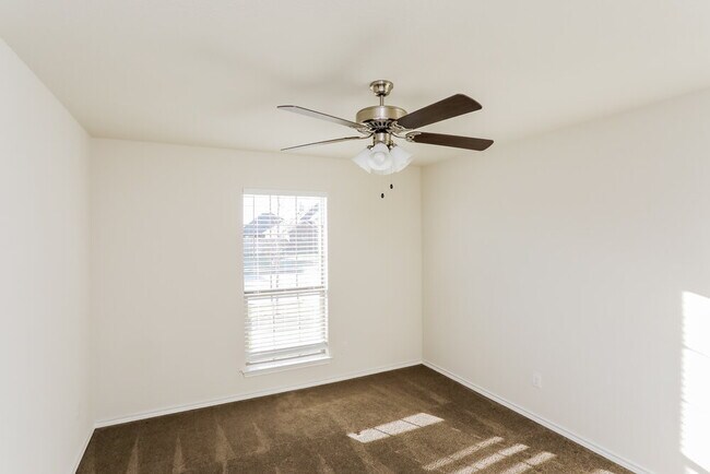 Building Photo - 605 Long Prairie Dr