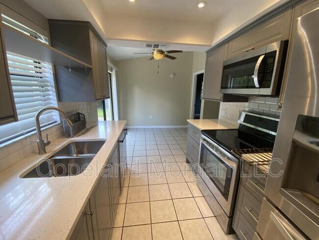 Building Photo - 4300 Trout Dr SE