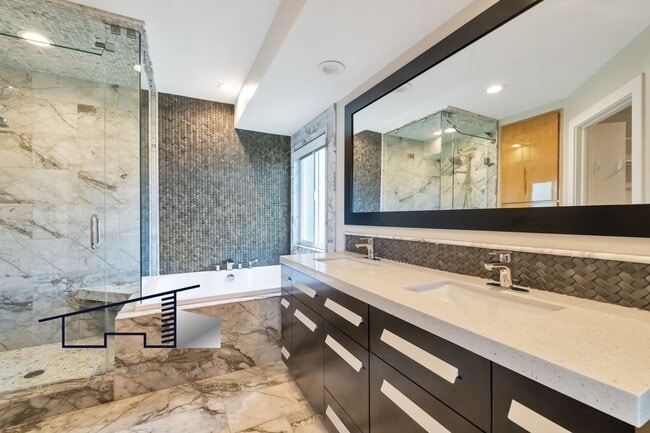 Building Photo - Fully Furnished Executive Home!
