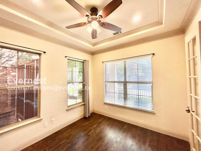 Building Photo - 4417 Villa Dr
